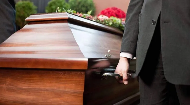 Россиянам разрешат оформлять похороны через «Госуслуги»