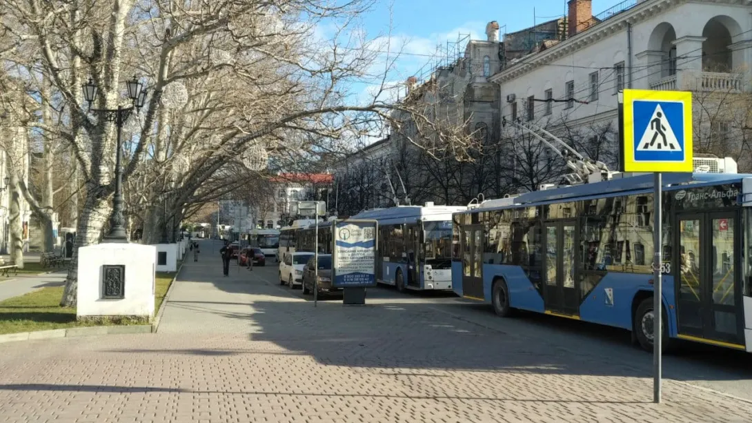 Троллейбусный «навал» парализовал движение в центре Севастополя
