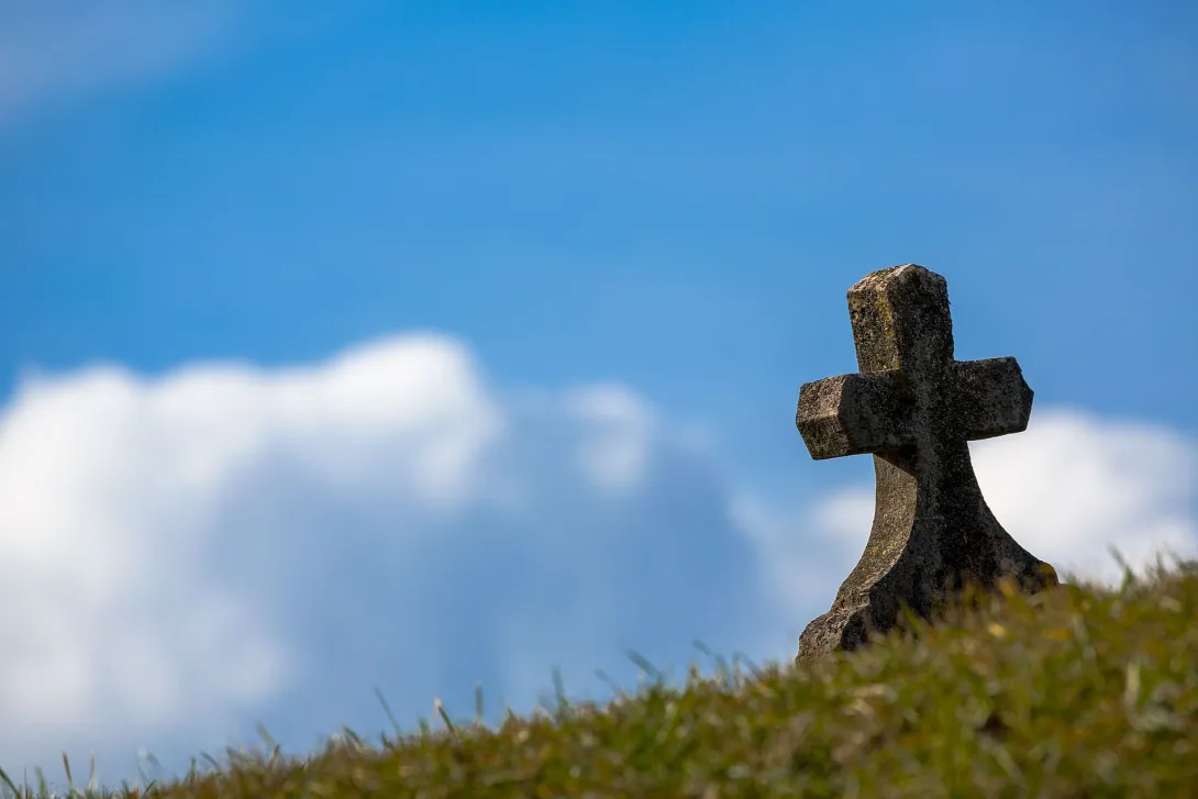 В Канаде на территории бывших школ нашли десятки детских могил