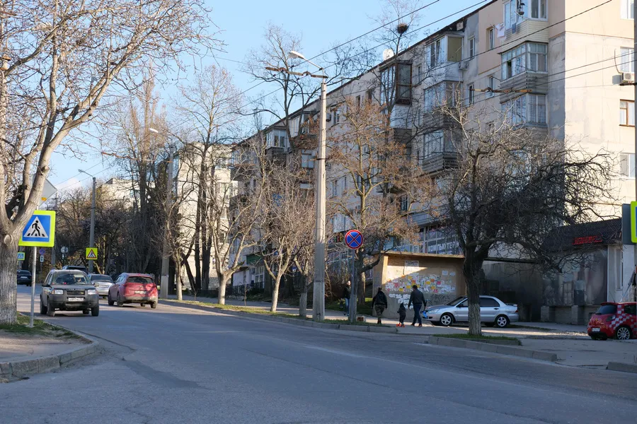 Севастопольцы с проспекта Победы увидят свет весной