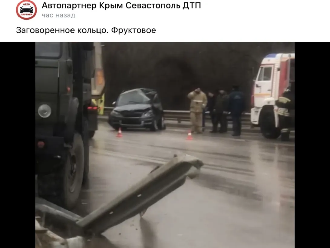 Водитель легкового авто погиб под колесами КамАЗа в Севастополе 