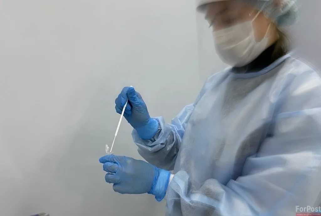Больше половины севастопольцев прошли полный курс вакцинации от коронавируса