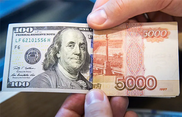 Что происходит с курсом рубля из-за Донбасса