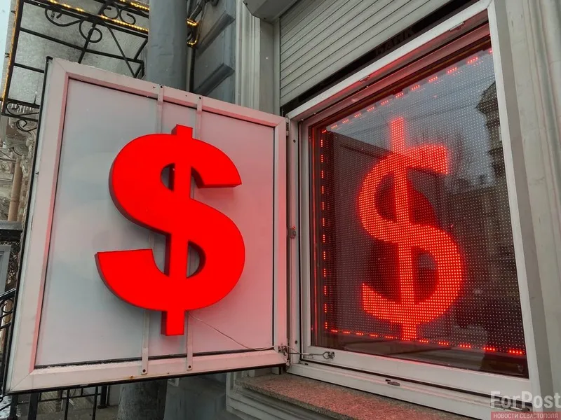 Крымчан предостерегли от скупки валюты по завышенному курсу