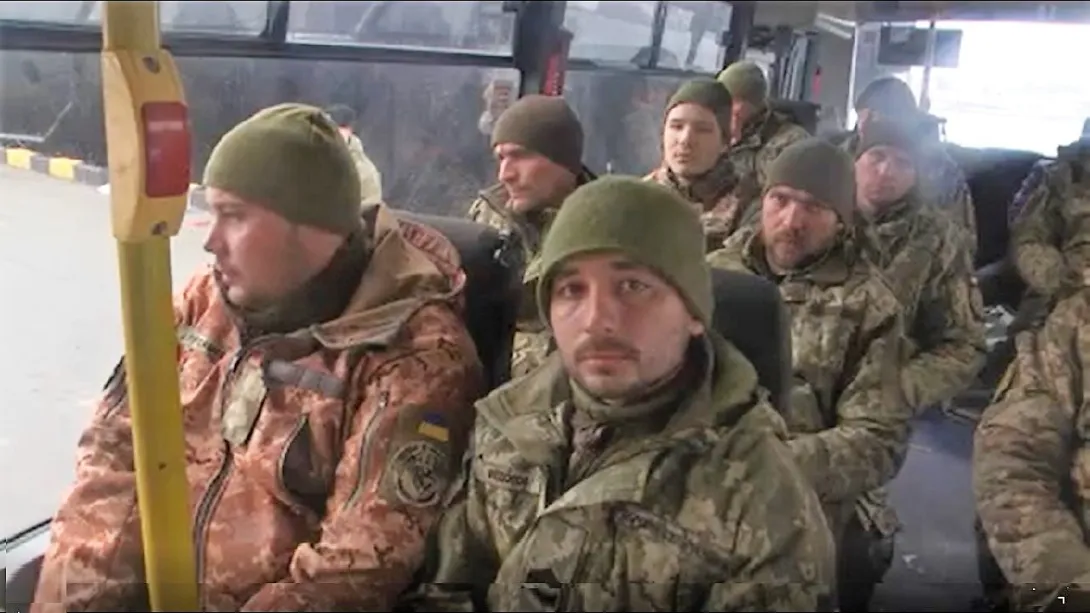 ЧФ опубликовал полное видео прибытия в Севастополь «погибших» на Змеином украинцев 