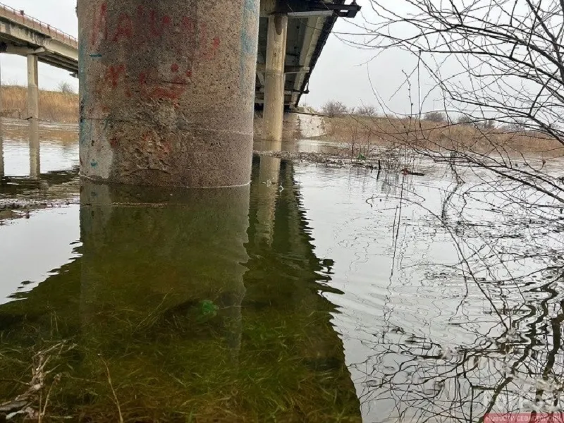 В Северо-Крымский канал начала поступать вода