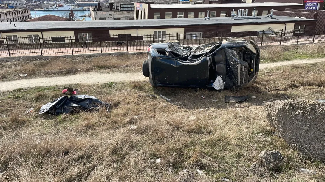 Анонимный водитель в Севастополе отправил пассажира в больницу и умер сам