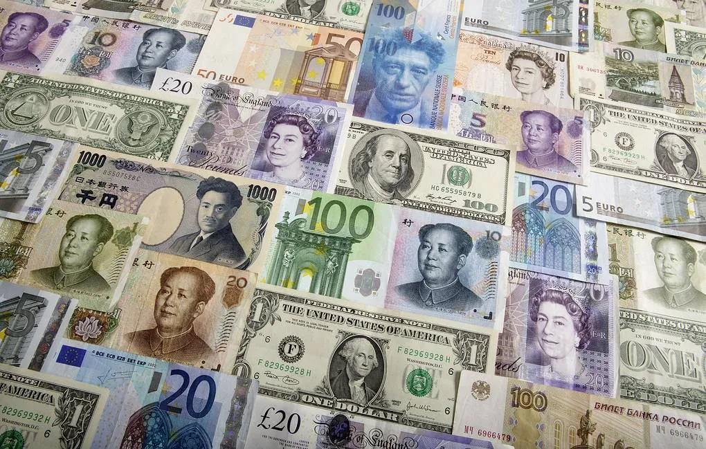 Россиянам предложили неожиданную валюту для замены доллару