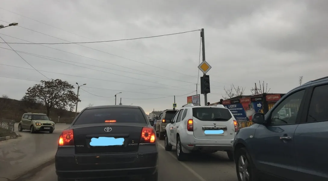 Старые грабли? В Севастополе вернули светофоры на проблемном перекрестке