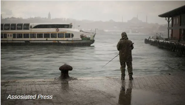 Мина в проливе Босфор ударила по рыболовам