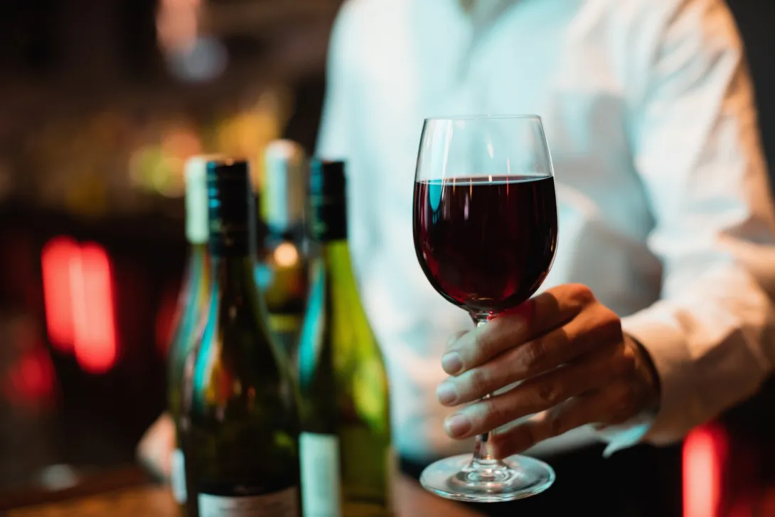 Врач-диетолог заявила о полезных свойствах вина, пива и коньяка