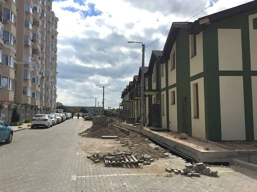 Самовольные таунхаусы в Севастополе не сносят, а строят