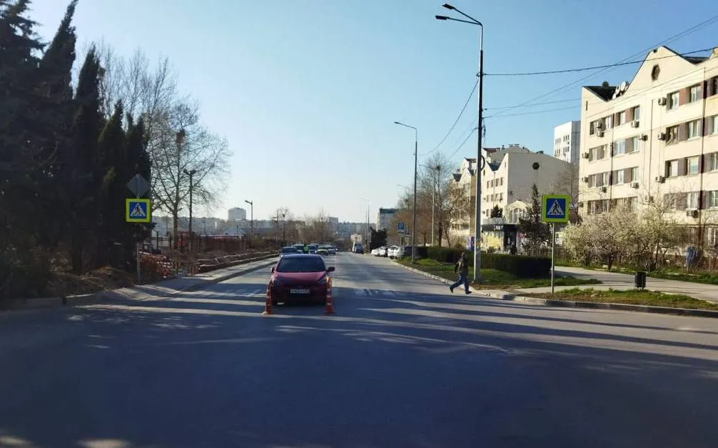 Автоледи без прав сбила семью на пешеходном переходе в Севастополе 