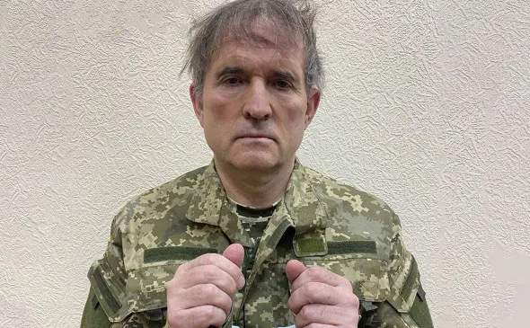 Суд на Украине арестовал 32 квартиры, 23 дома и машины Медведчука