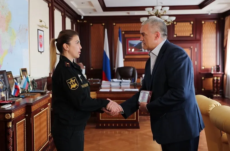 В Крыму женщина-майор получила орден за спасение группы в боях на Украине