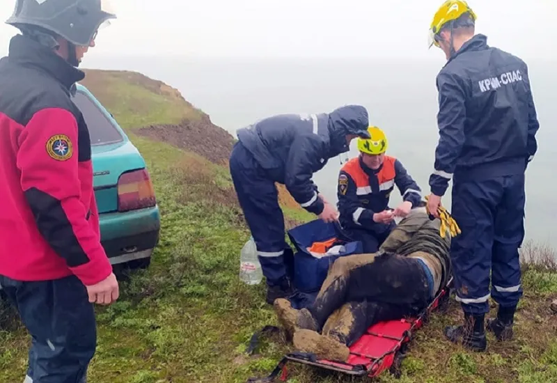 На востоке Крыма мужчина упал с 30-метровой высоты