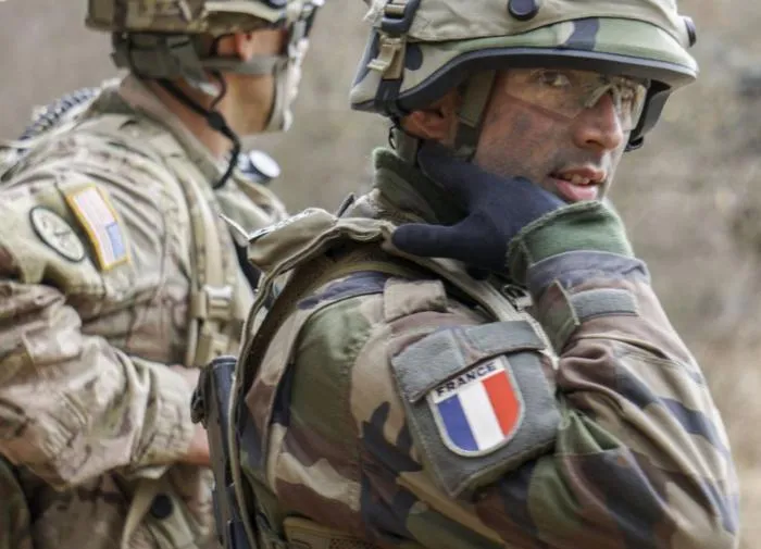 Франция тайно отправила два взвода спецназа COS на Украину