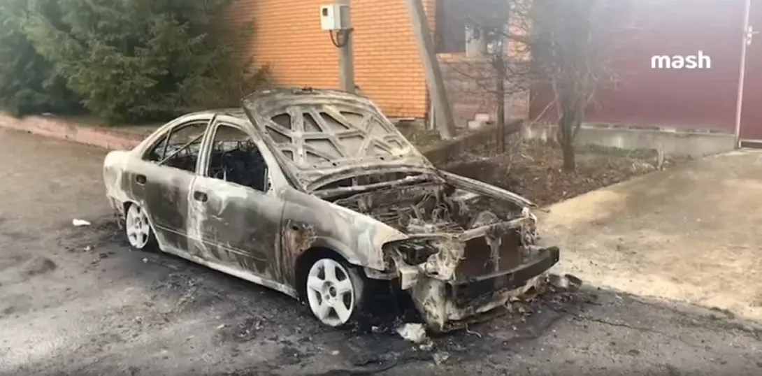 Военный пенсионер обстрелял чиновников и сжёг их машину
