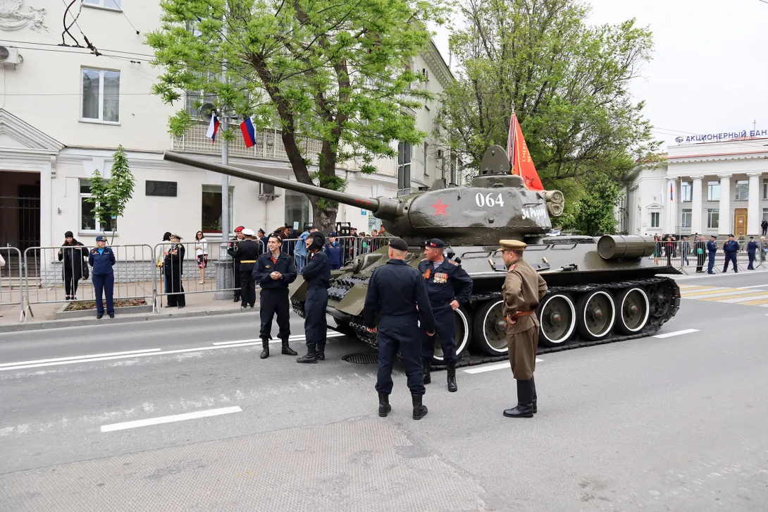 В центре Севастополя вводят ограничения для авто из-за репетиций парада
