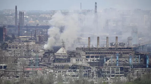 Корреспондент РИА Новости снял изнутри бомбоубежище "Азовстали"