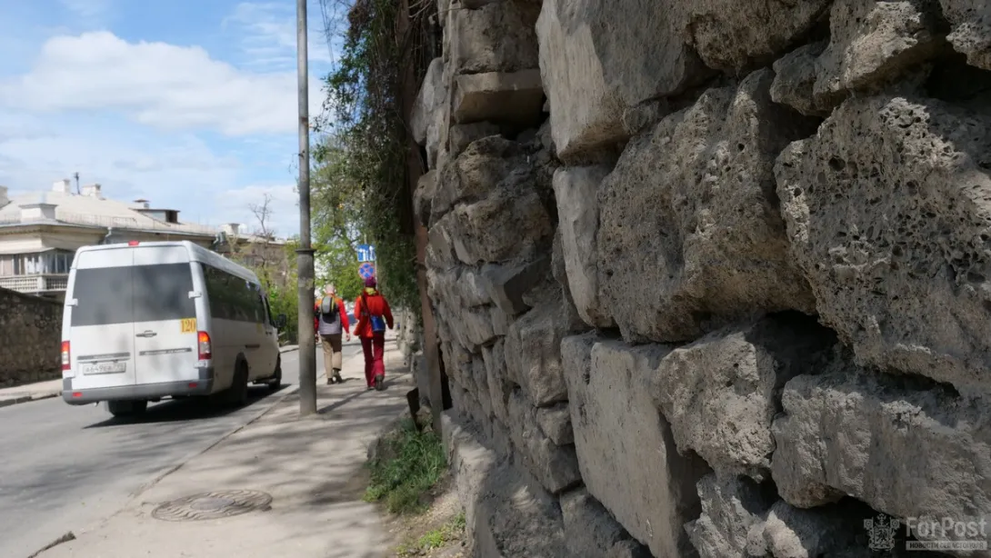  Ремонт подпорной стены в центре Севастополя приведёт к сносу гаражей