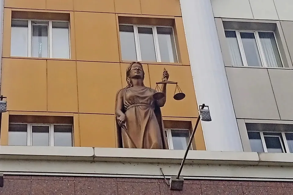 Суд Липецка приговорил мужчину к 10 годам тюрьмы за взятку сотруднику УФСБ