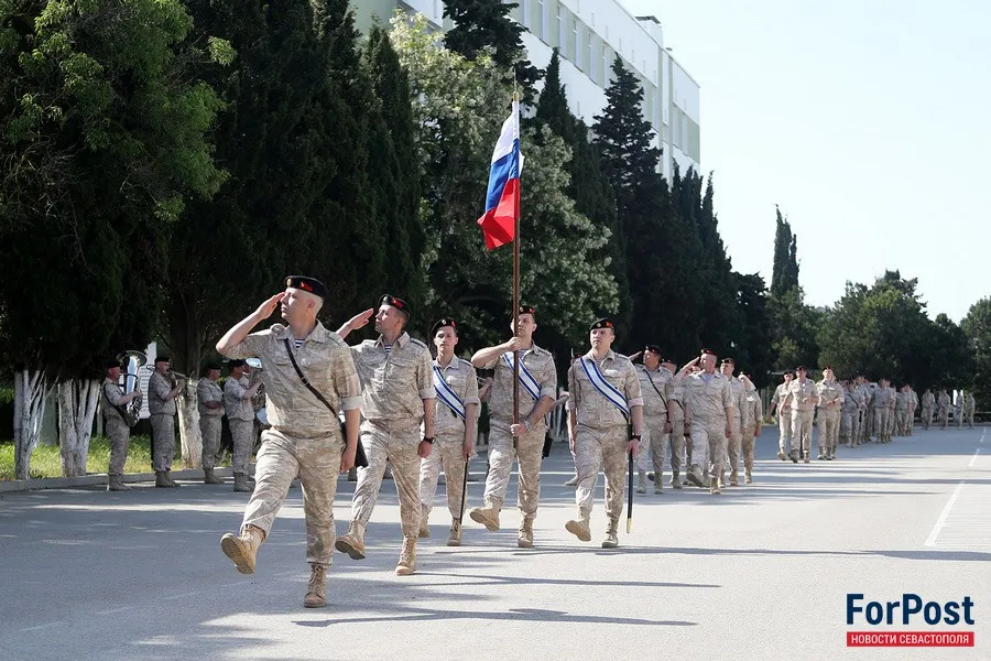 В Севастополе наградили сражавшихся на Украине морских пехотинцев 