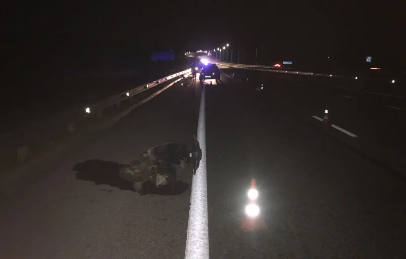 В Крыму на трассе «Таврида» водитель сбил мопед с двумя подростками