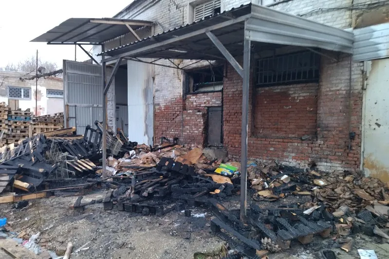 В Керчи бывший работник магазина отомстил за обиду огнем