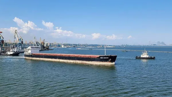 Первое иностранное судно вышло из порта Мариуполя под защитой российских ВС
