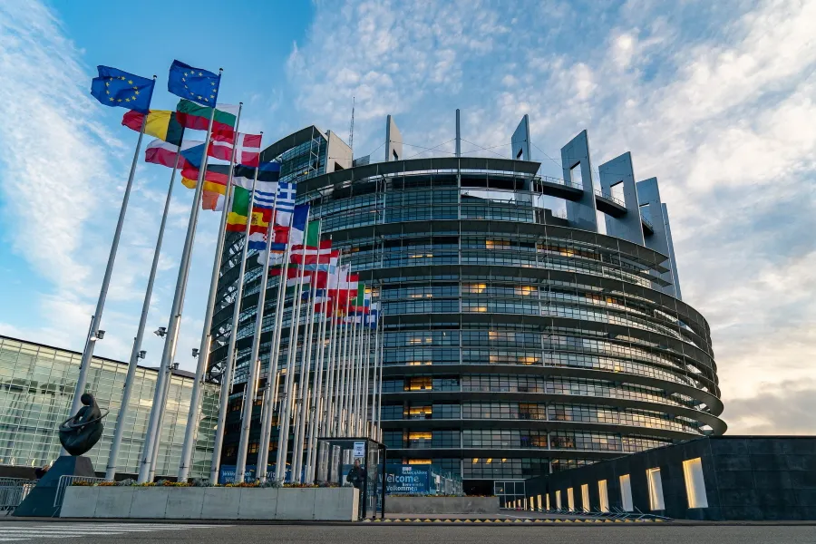 Европарламент принял резолюцию с призывом дать Украине и Молдавии статус кандидатов в ЕС