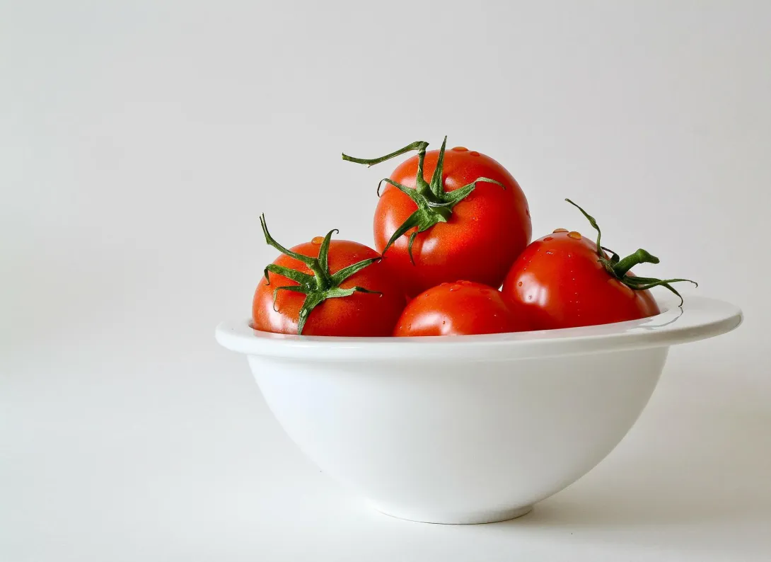 Диетологи рассказали о неожиданных эффектах употребления томатов
