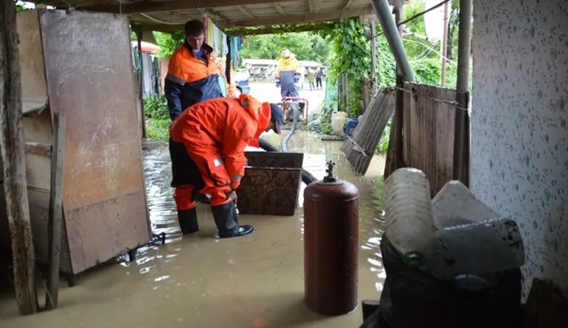 Пострадавшие от паводков жители Крыма начали получать компенсации