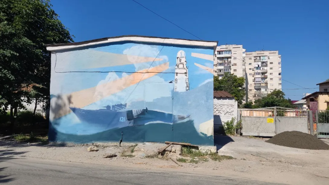 В Севастополе с трансформаторной подстанции убрали рисунок с иностранным моряком