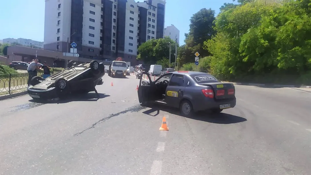 В Севастополе машина пошла кувырком на спуске Котовского 