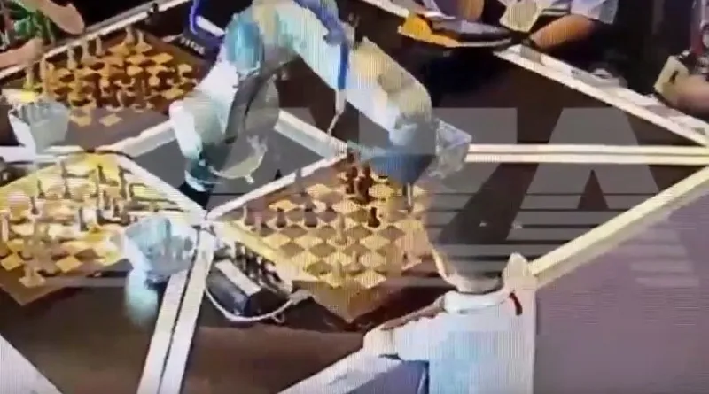 Шахматный робот сломал мальчику палец во время турнира