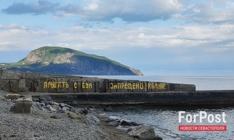 Каяки и катамараны у крымского Аю-Дага уносит в море