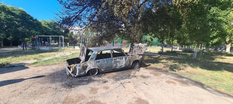 В Севастополе двое детей подожгли три машины