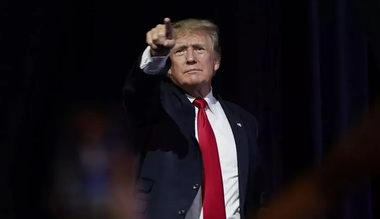В конгрессе США запросили срочный брифинг из-за Трампа