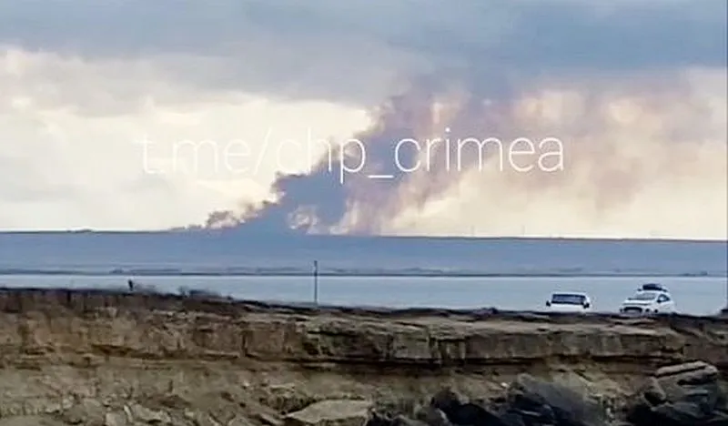 Клубы дыма над морем в Крыму снова переполошили туристов