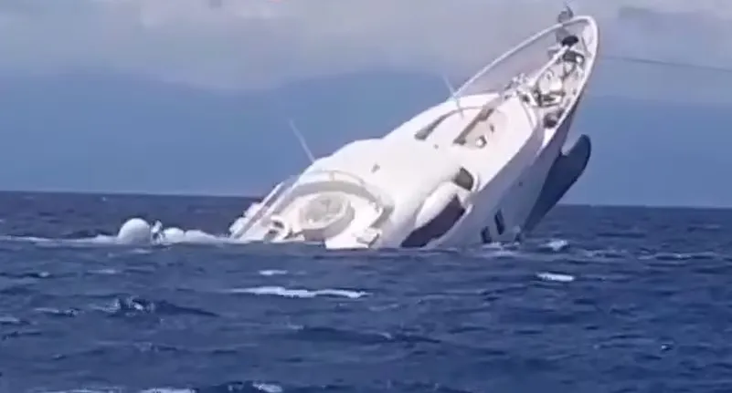 Роскошная яхта затонула на глазах её экипажа и пассажиров