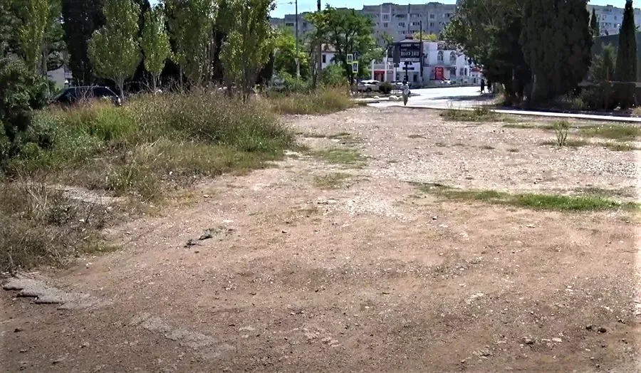 Путь к главной школе для маломобильных севастопольцев идет по бездорожью