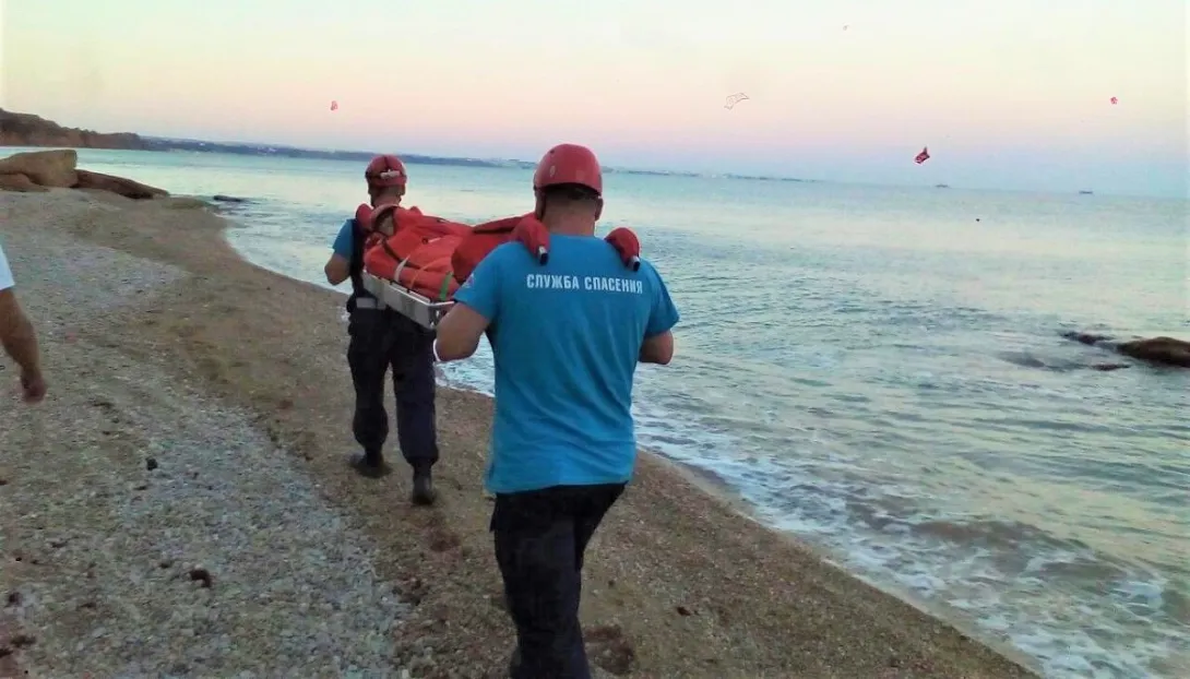 В Севастополе ночью спасали человека с пляжа у Инжира 