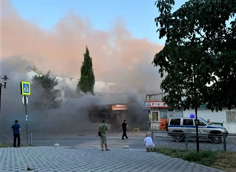 В Севастополе загорелся Юмашевский рынок