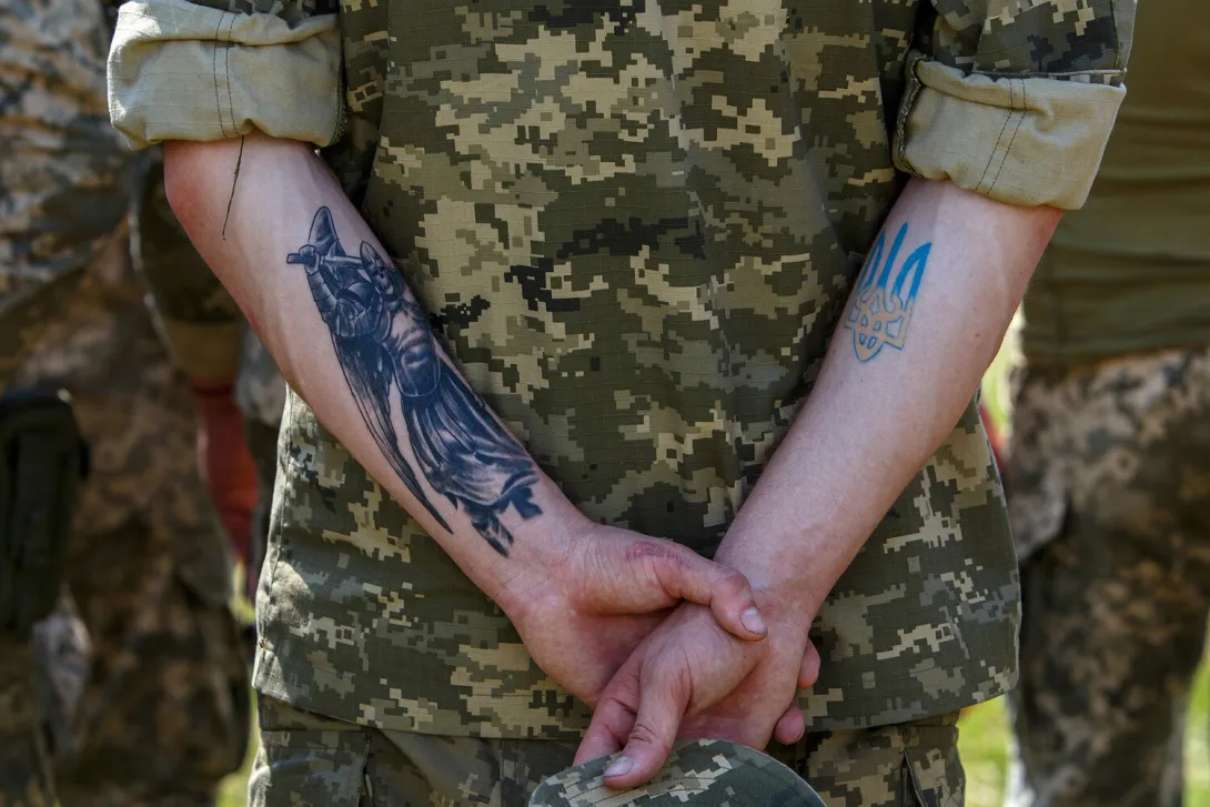 Солдат ВСУ рассказал, как иностранные наемники отнимают оружие у украинских военных 
