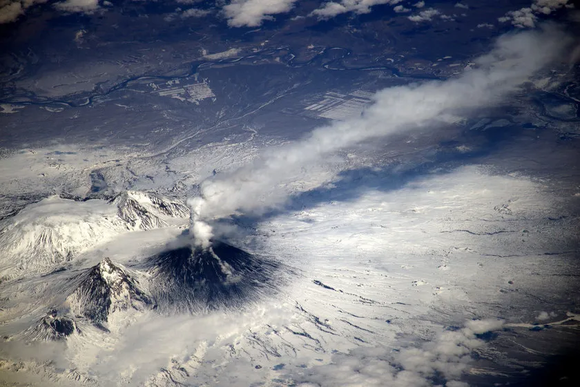 На Ключевском вулкане в живых остались трое из двенадцати человек