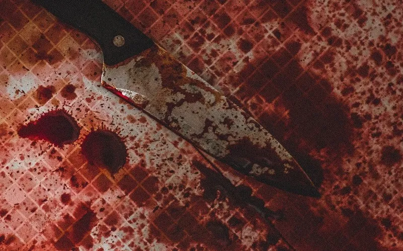 Ссора двух крымчан закончилась десятками ножевых в голову