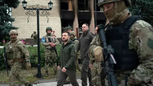 Украинские СМИ сообщили о поездке Зеленского в Изюм