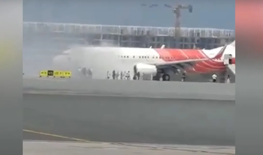 Самолёт со 141 пассажиром загорелся при попытке вылета