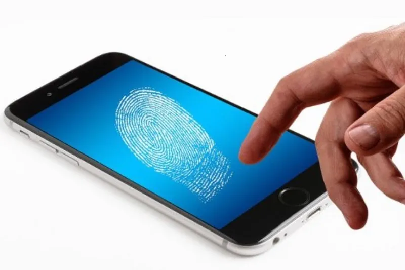 Названа опасность использования отпечатка пальца в смартфоне